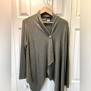 slightly asymmetrical sage green cardigan, M